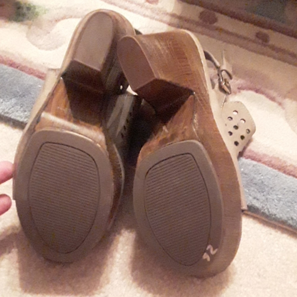 Shoes - Picture 2 of 3